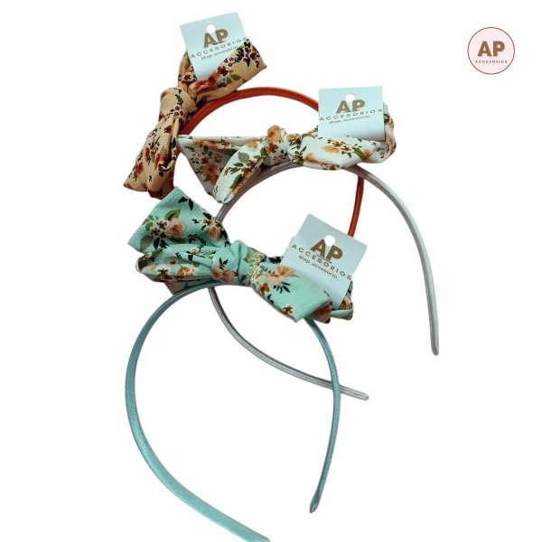 Producto - VINCHA CON MOÑO DE TELA FLOREADO - AC2628