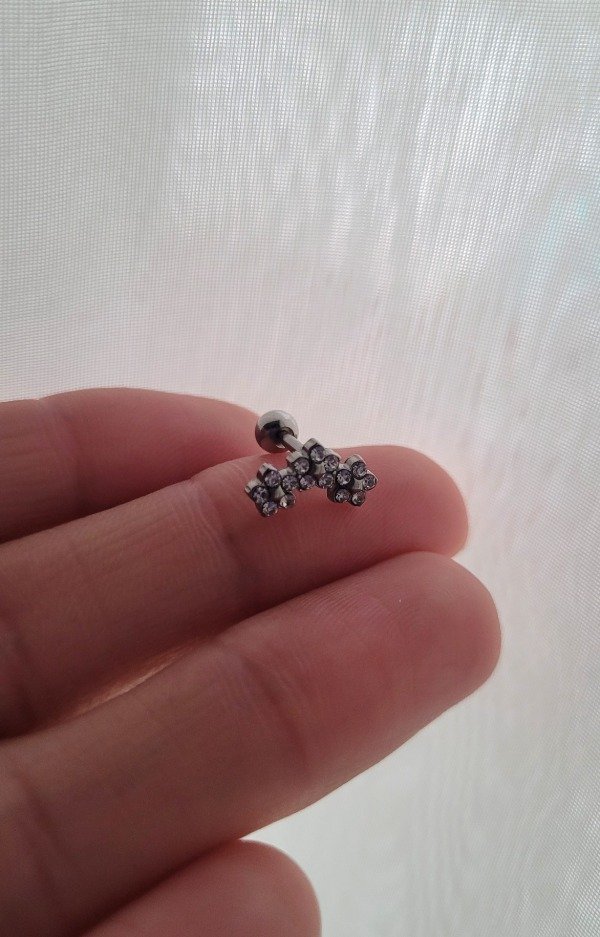 Producto - Piercing hélix flores blancas AQ