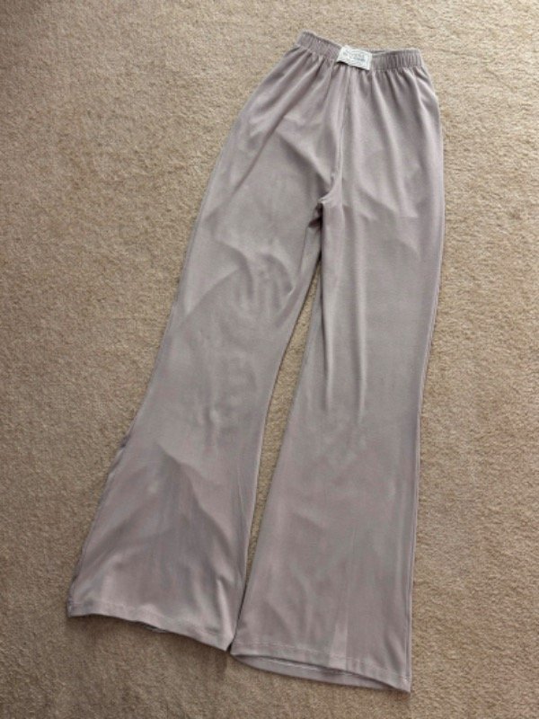 Producto - Pantalón palazo con etiqueta