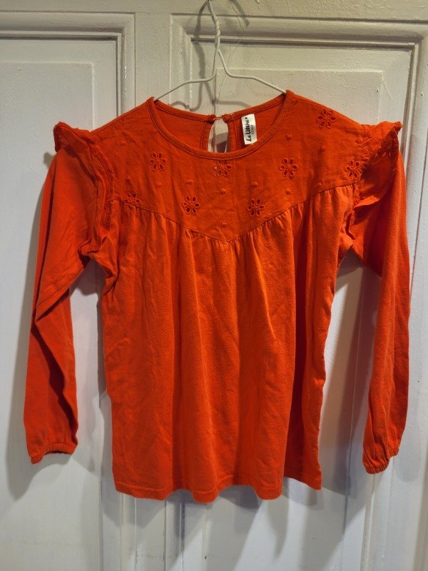 Producto - Remera LE UTTHE colorada con volados y broderie Talle 6 años - PRECIO: 8X