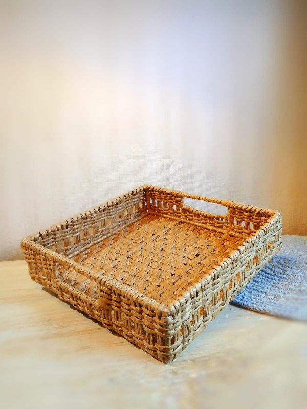 Producto - Bandeja cuadrada de hierro e hilo kraft