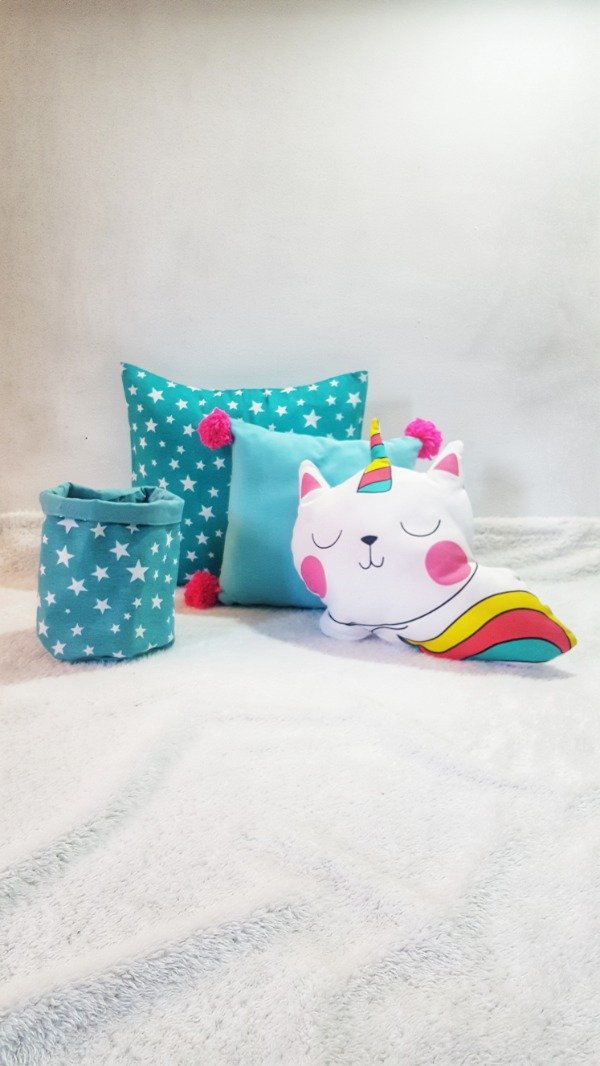 Producto - Combo 2 almohadones + unicornio + cestita (showroom san isidro)