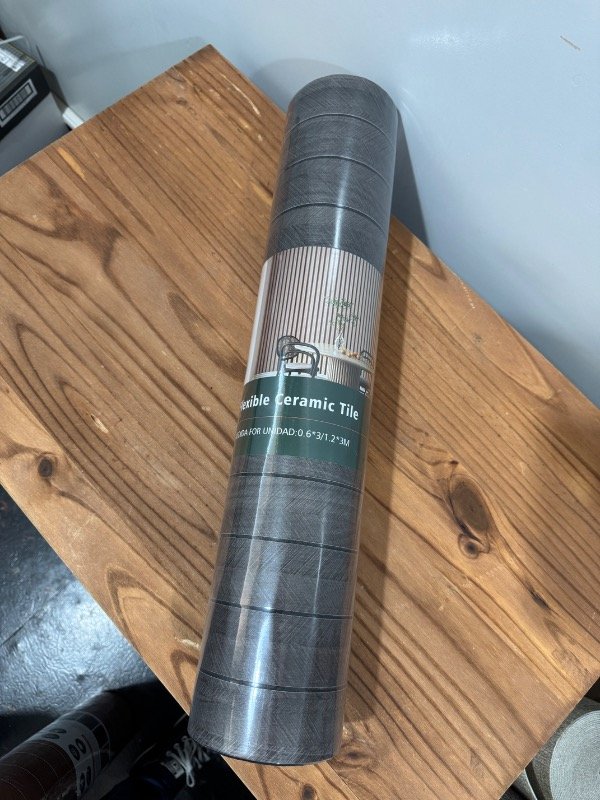 Producto - WPC Autoadhesivo Gris Oscuro 0.6 x 3 metros
