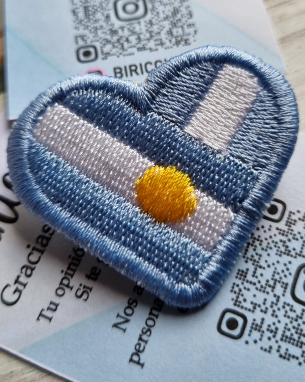 Producto - Temporada Patria 2026 - Escarapela "LEALTAD"