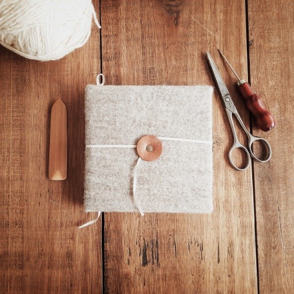 Producto - Cuaderno de Fieltro Gris