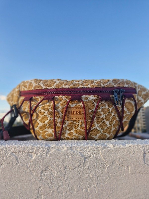 Producto - Runa 2.0 animal print amarillo + bordó