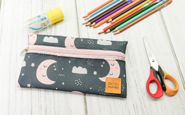 Producto - CARTUCHERA CLASICA LUNAS