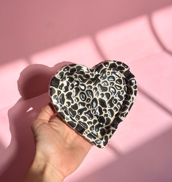 Producto - Cenicero Corazón Oleo Negro