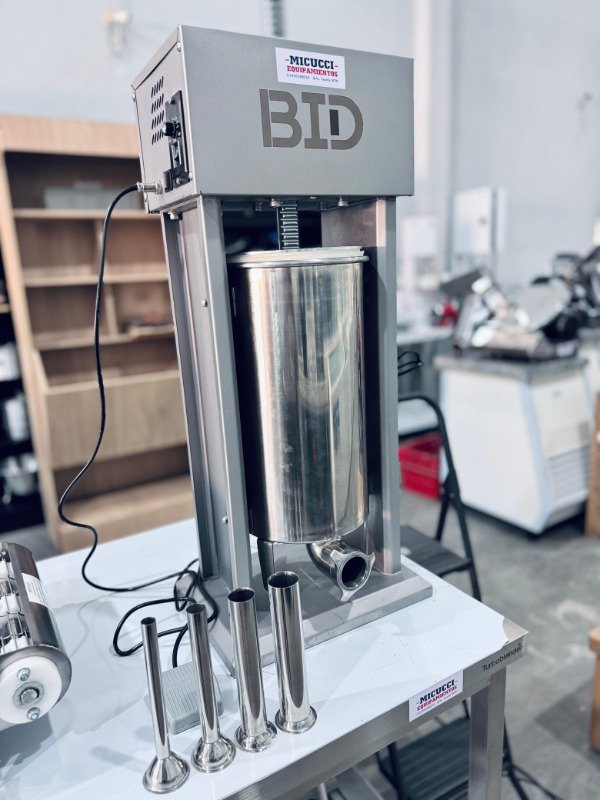 Producto - Embutidora electrica acero inoxidable 15LTS BID