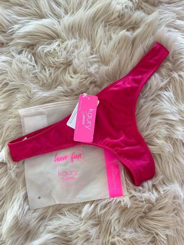 Producto - 640 COLA LESS DE BIKINI KAURY EN FRESA