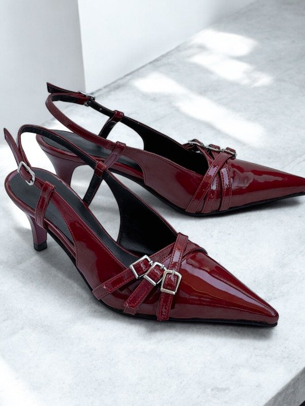 Producto - STILETTOS CHELSEA SIMIL CUERO CHAROL BORDO