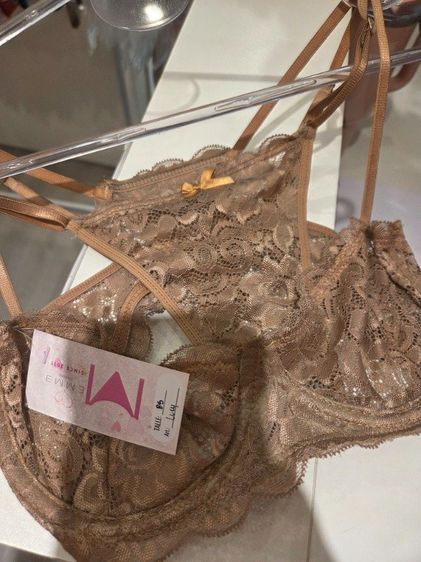 Producto - Modelo LUCY solo almendra- 13000 Ef