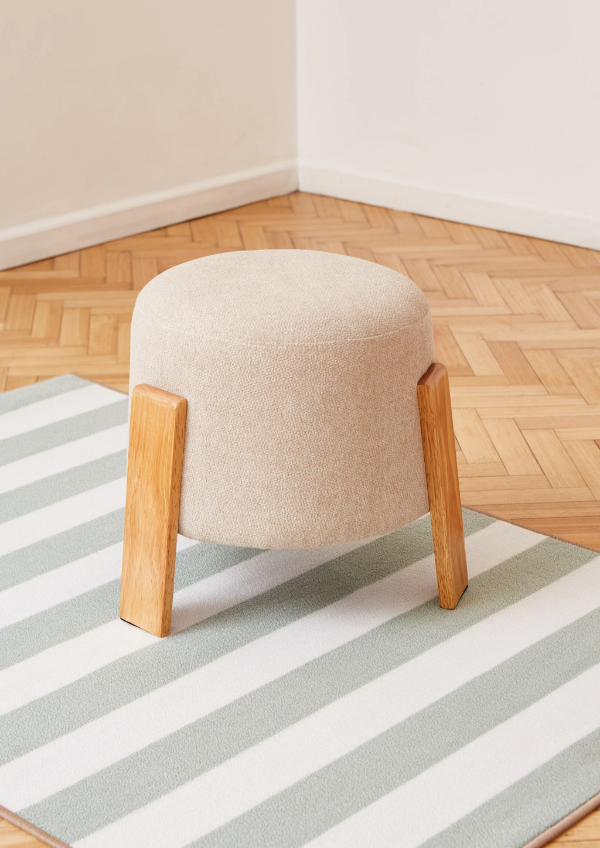 Producto - Puff Norton c/pata madera