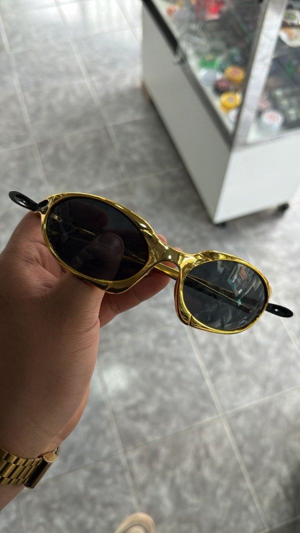 Producto - LENTES BRASILEROS NEGROS CON MARCO DORADO