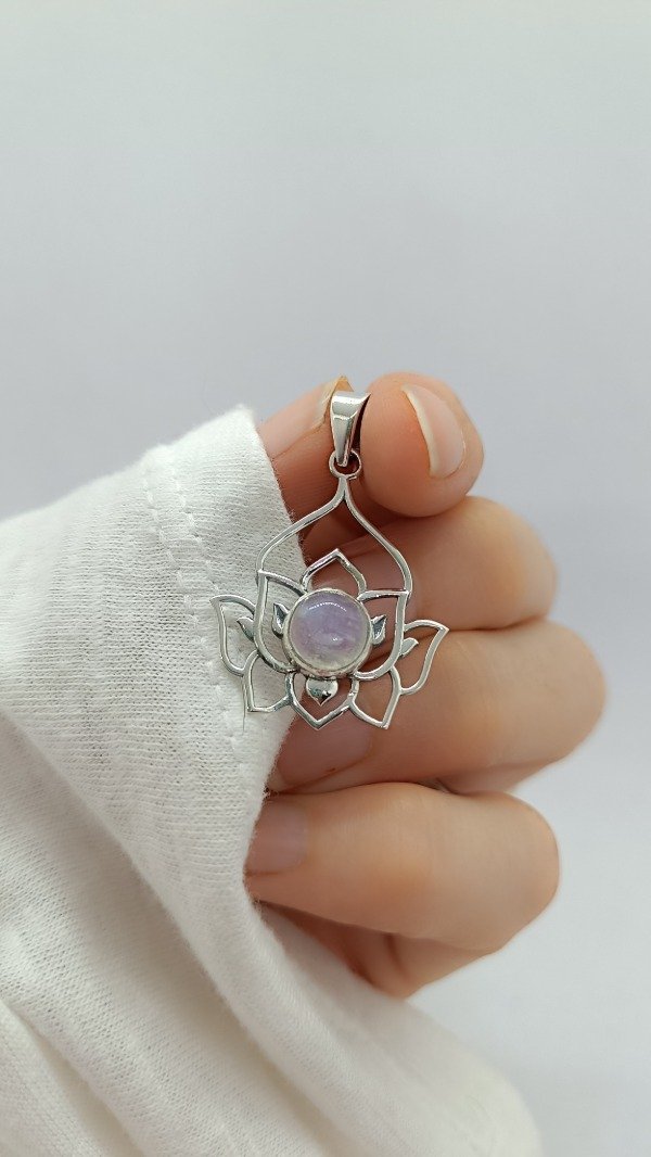 Producto - Flor de Loto con Piedra Lunar