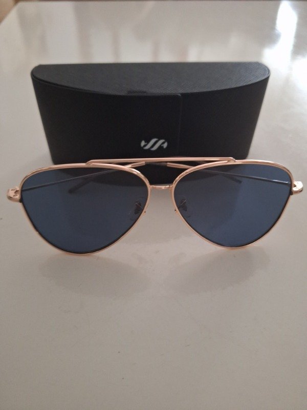 Producto - Anteojos de sol con dorados Dignos Nuevos!