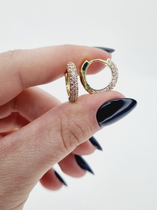Producto - Aros acero dorado argollita inflad text strass color