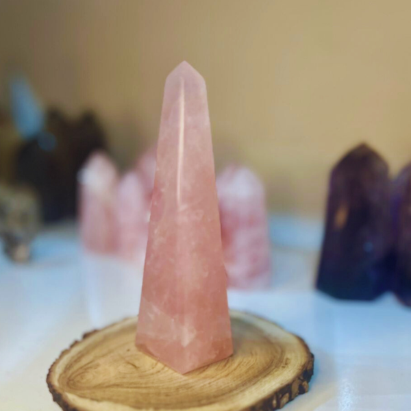 Producto - Obelisco Cuarzo rosa 02