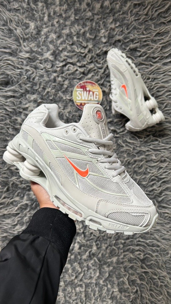 Producto - SHOX R4 x SUPREME LIGHT BONE
