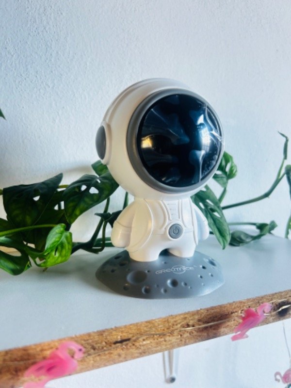 Producto - Parlante astronauta con luz