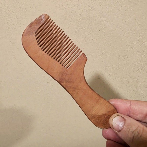 Producto - Peine con mango chico