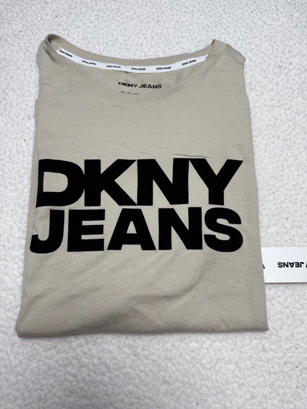 Producto - Remera DKNY Beige