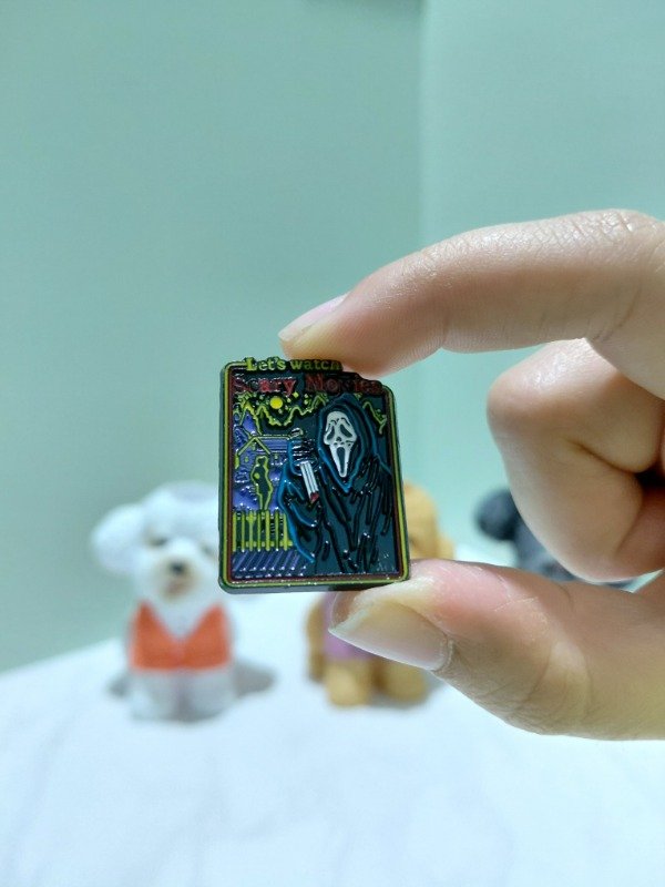 Producto - Pin metalizado - Scream / Scary Movie #2276