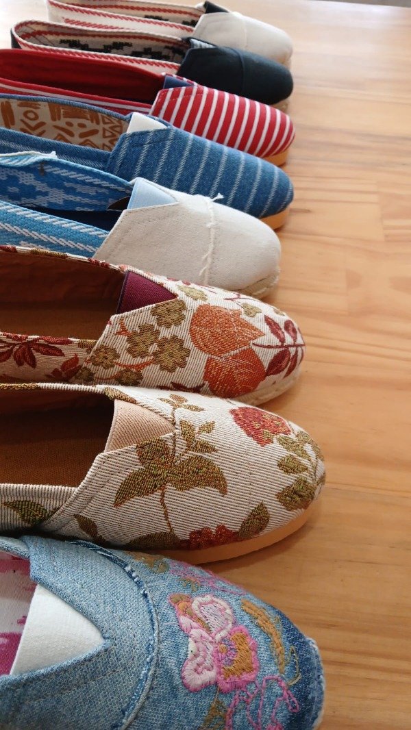 Producto - Alpargatas floreadas talón beige
