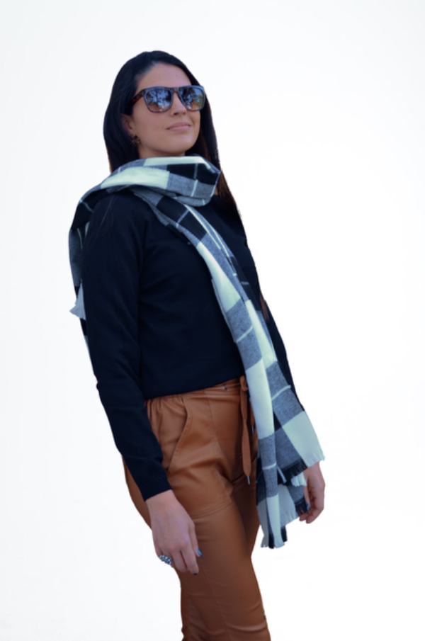 Producto - Ruana Burbery Negra