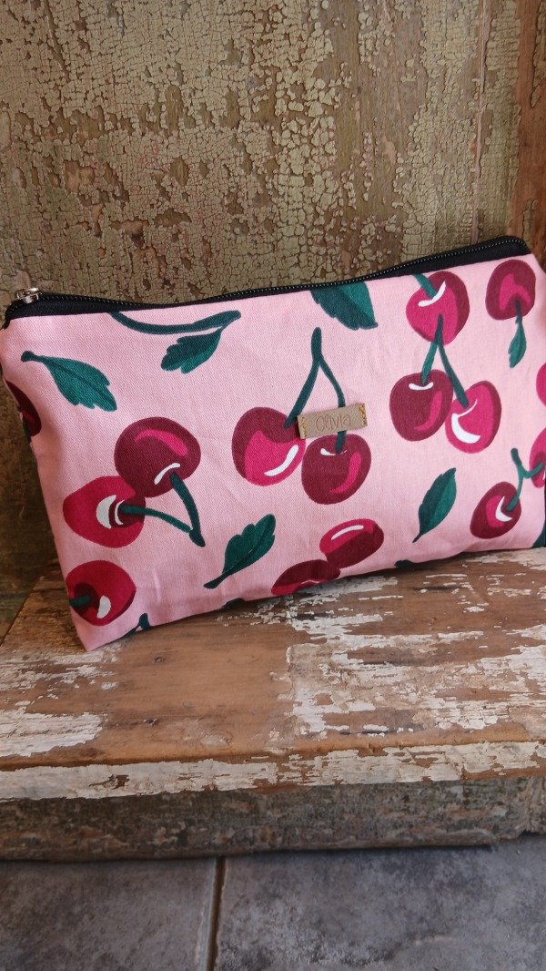 Producto - Cartuchera clásica  cereza