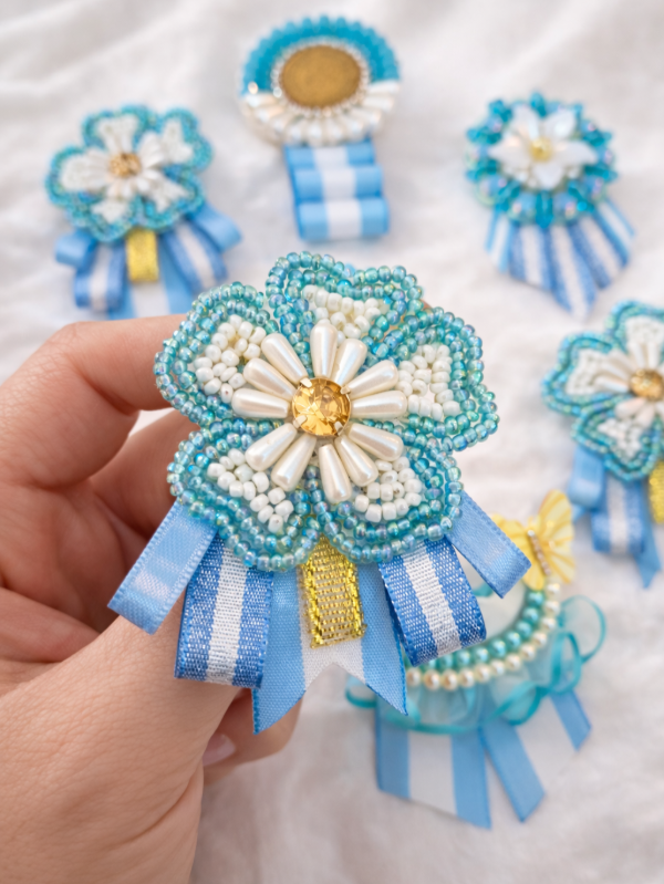 Producto - Escarapela Flor Bordada