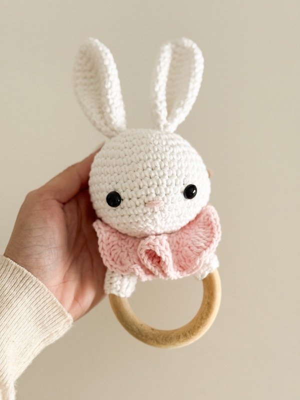 Producto - Sonajero conejita apego