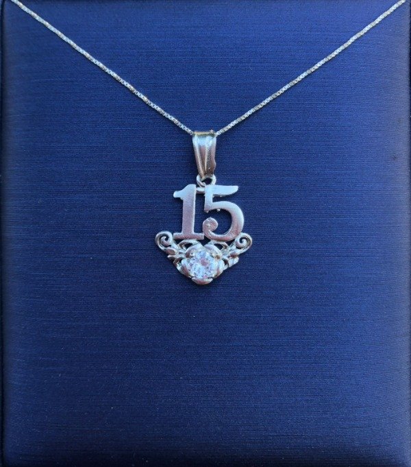 Producto - Conjunto 15 color blanco , cadena italiana 45 cm dije de plata nacional