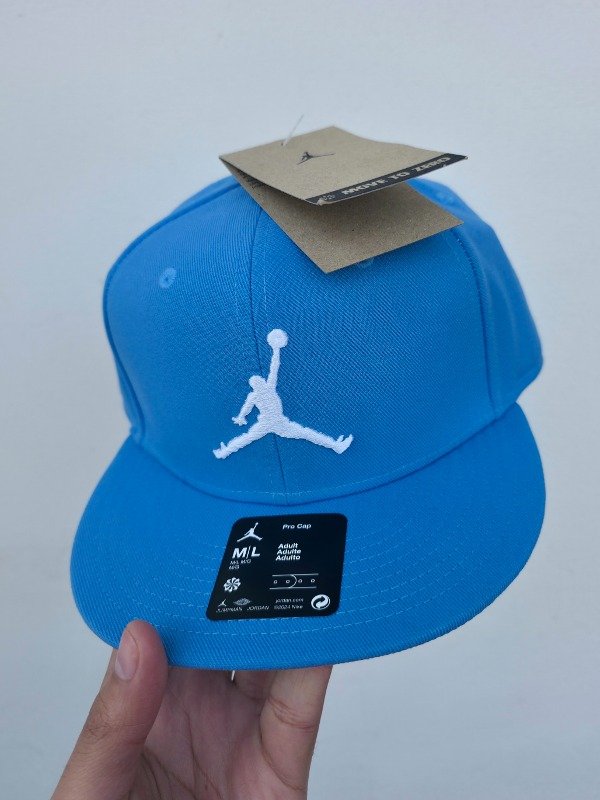 Producto - Jordan Brand Pro Jumpman Snapback Light Blue Edition Talle M/L