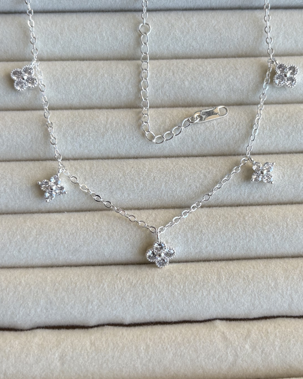 Producto - Cadena dijes flor VC con cubic de acero blanco 45-50cm
