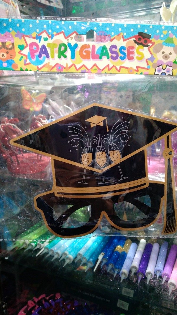 Producto - ANTEOJOS  EGRESADOS.