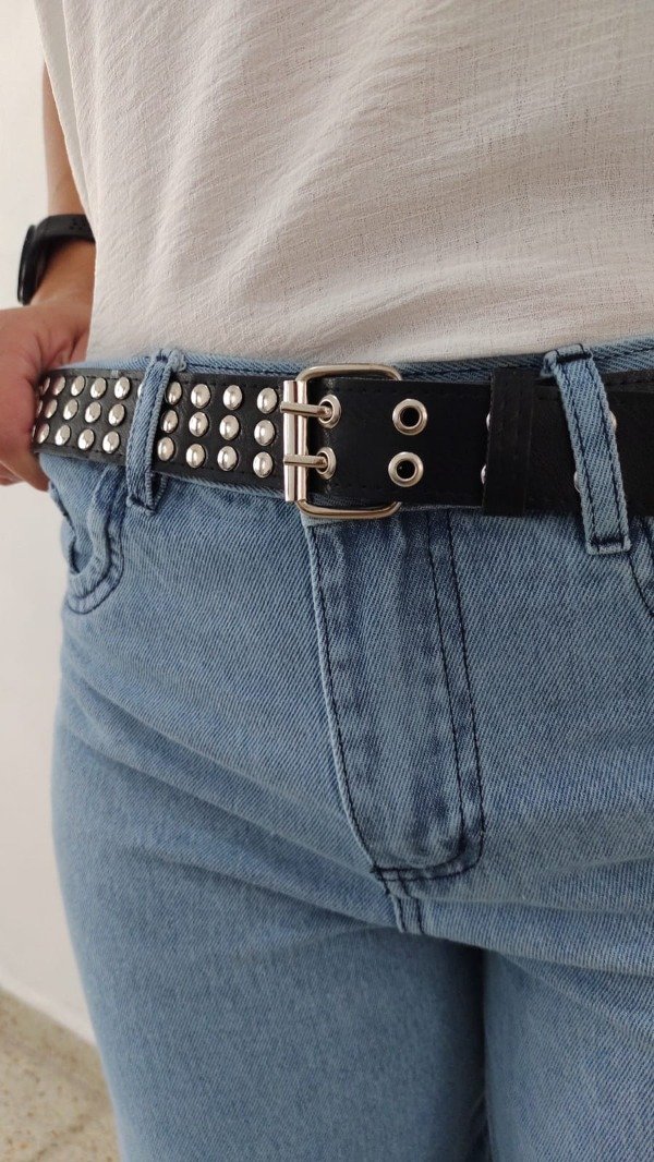 Producto - Cinto negro con tres tiras de tachas 1.07 cm