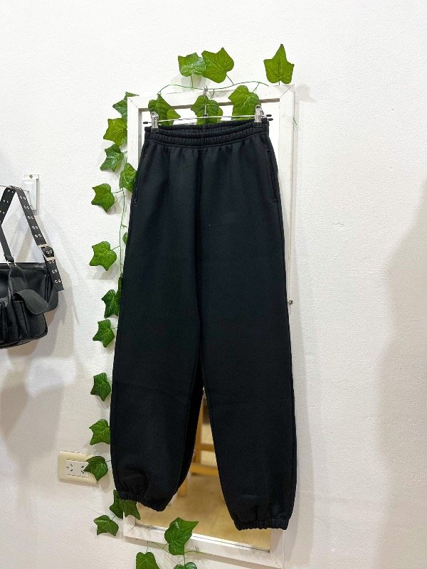 Producto - Jogger Frizado negro