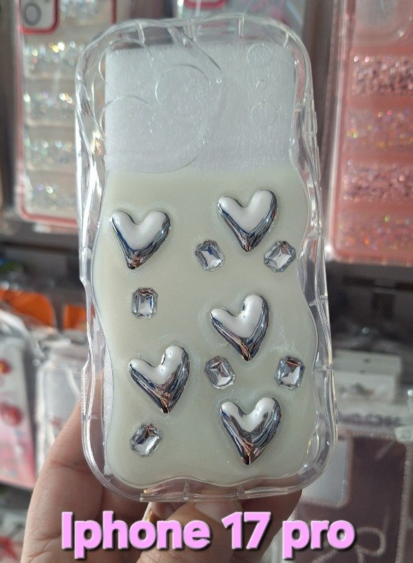 Producto - Funda ondulada charm. IPhone 17 pro
