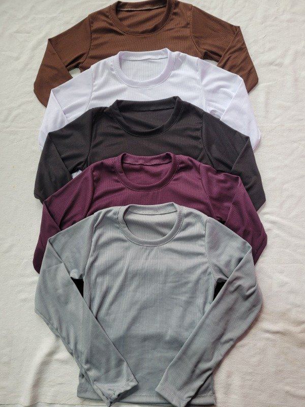 Producto - Remera básica cuello redondo