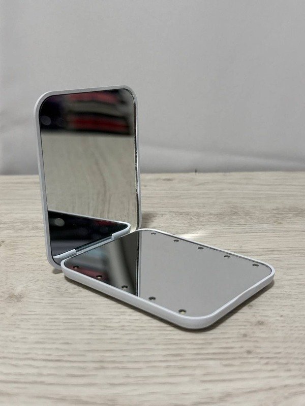 Producto - ESPEJO PORTATIL PLEGABLE CON LUZ LED