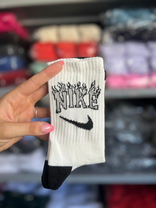 Producto - nike blanca 3/4 logo negro y gris