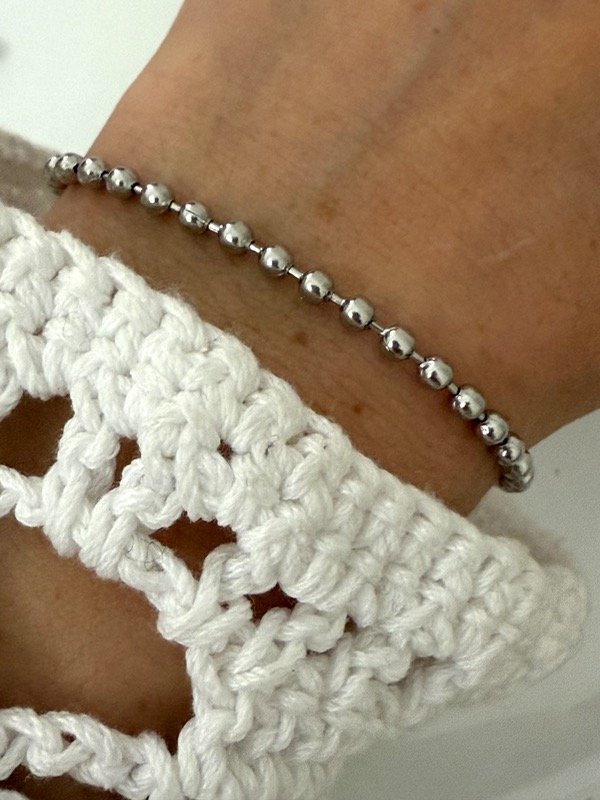 Producto - P675 Pulsera bolitas acero quirúrgico 18 cm
