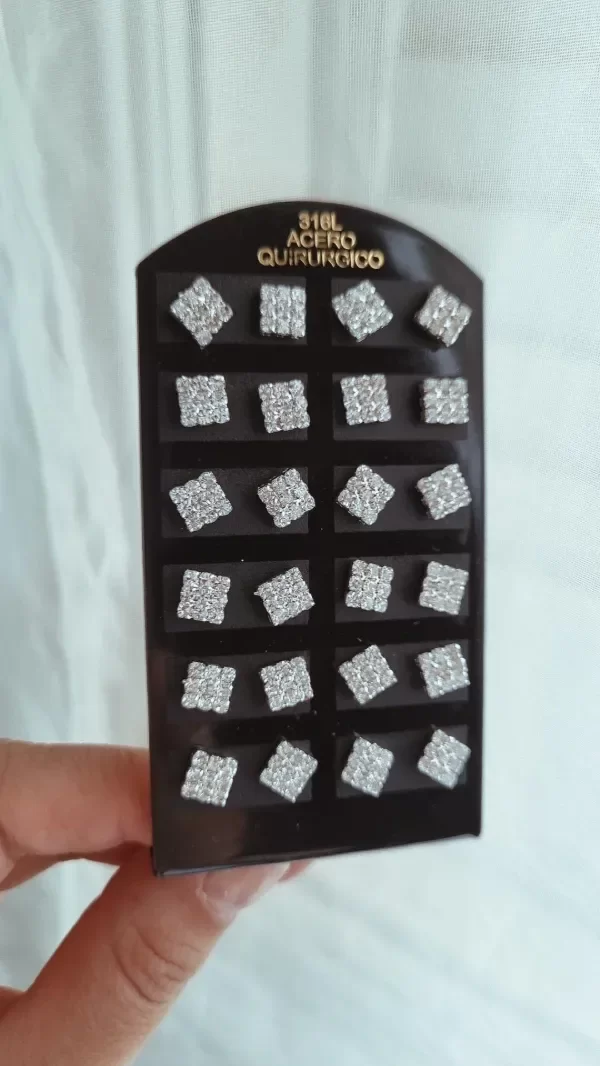 Producto - Aros cuadrados con 9 strass blancos