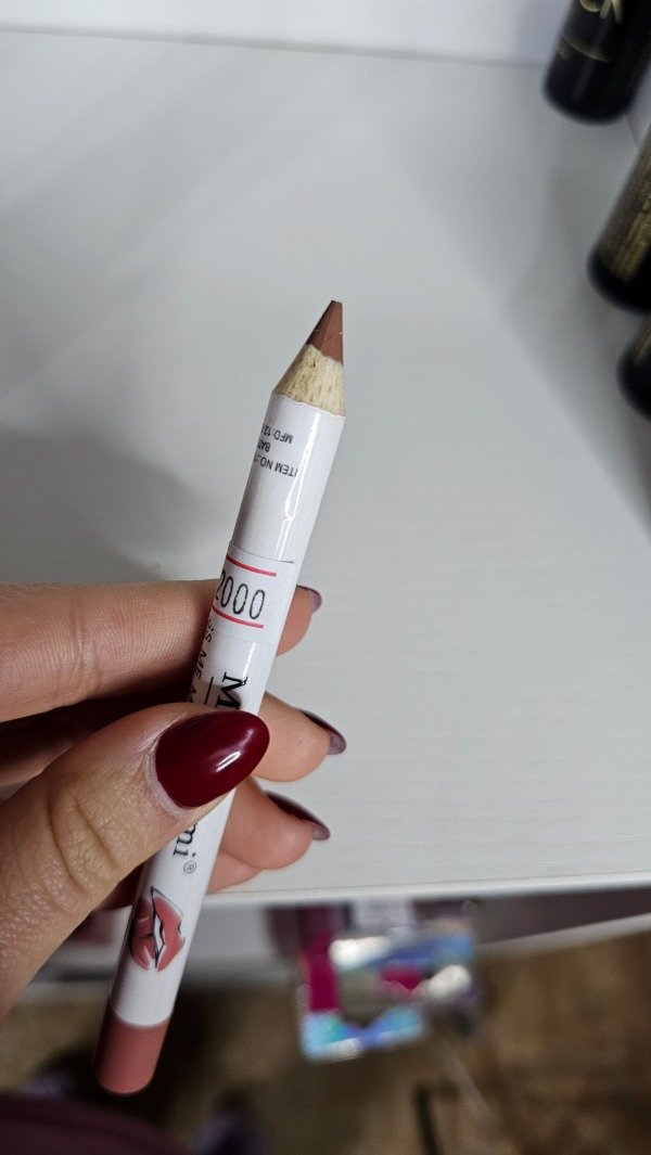 Producto - DELINEADOR DE LABIOS 02