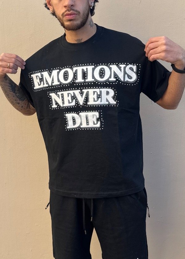 Producto - Remera Mixed Emotion Never Negra - 2