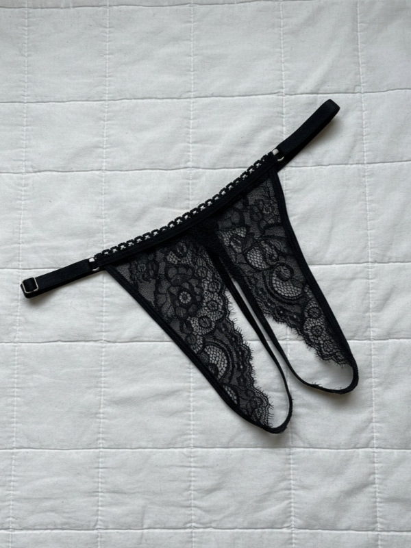 Producto - LESS LOVE NEGRA