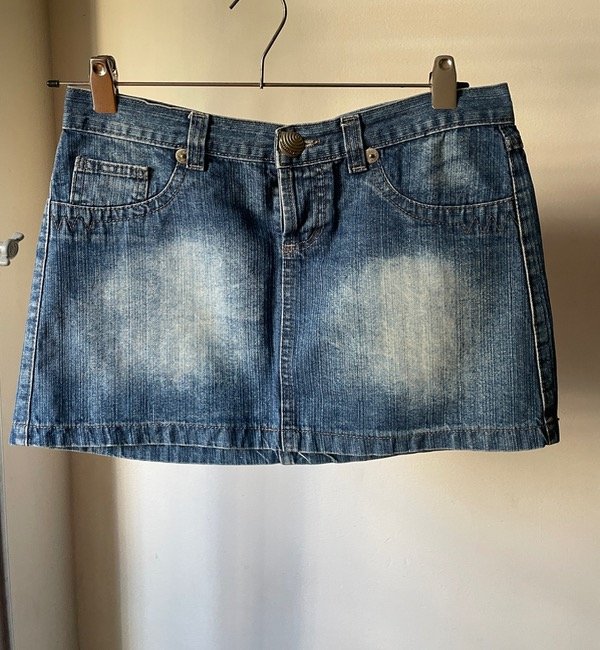 Producto - Pollera de jean bordada atras