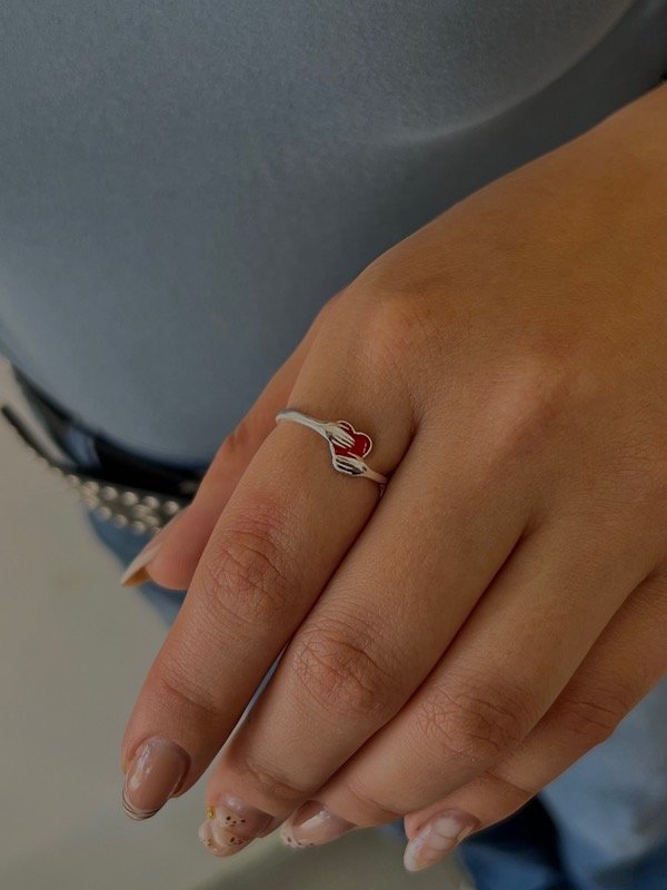 Producto - Anillo abrazo con corazón rojo