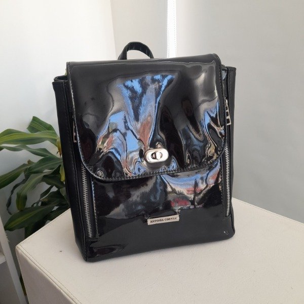 Producto - Mochila charol AC